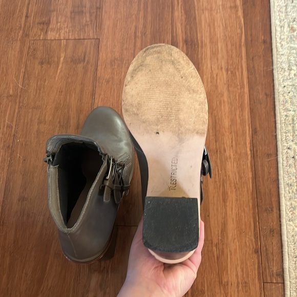 Heeled boots - Picture 4 of 5